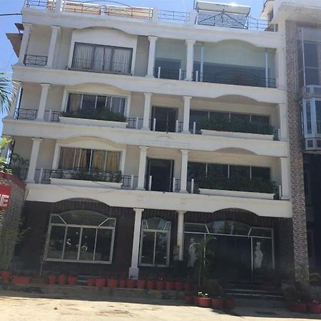Hotel Sheratone Mount Abu Exterior photo
