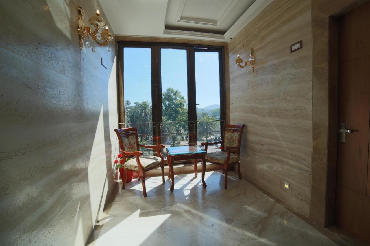 Hotel Sheratone Mount Abu Exterior photo