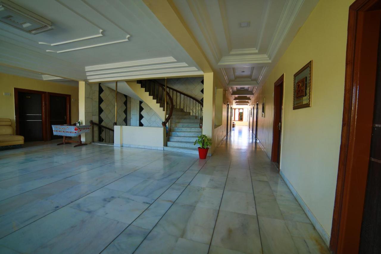 Hotel Sheratone Mount Abu Exterior photo