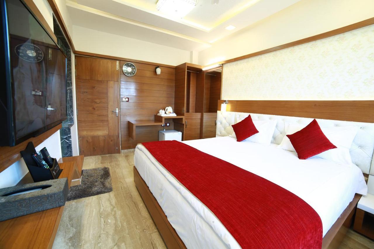 Hotel Sheratone Mount Abu Exterior photo