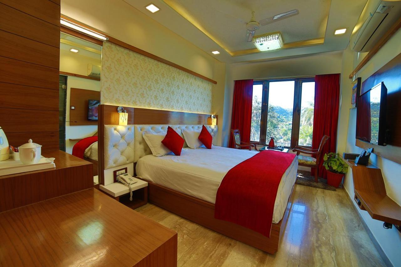 Hotel Sheratone Mount Abu Exterior photo