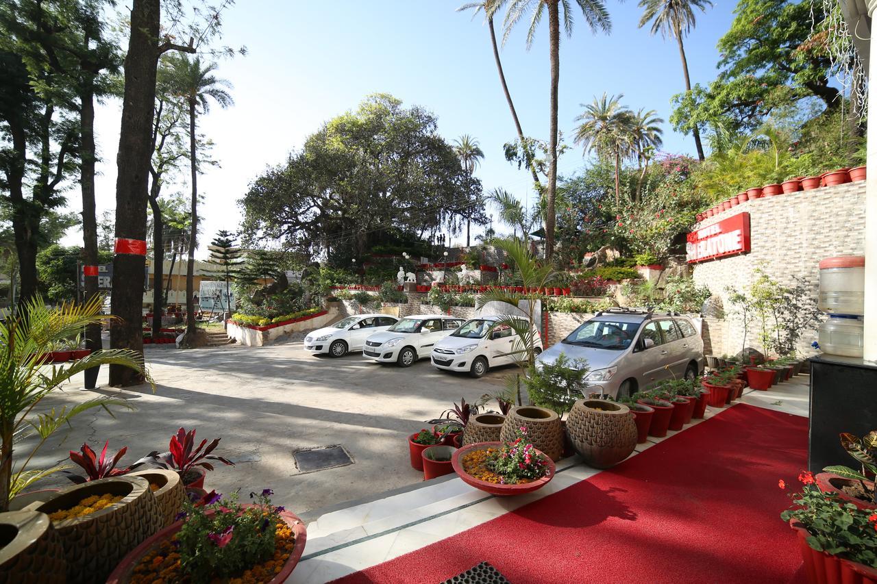 Hotel Sheratone Mount Abu Exterior photo