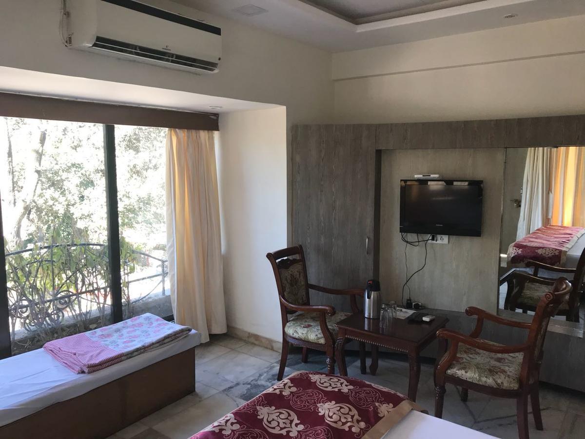 Hotel Sheratone Mount Abu Exterior photo