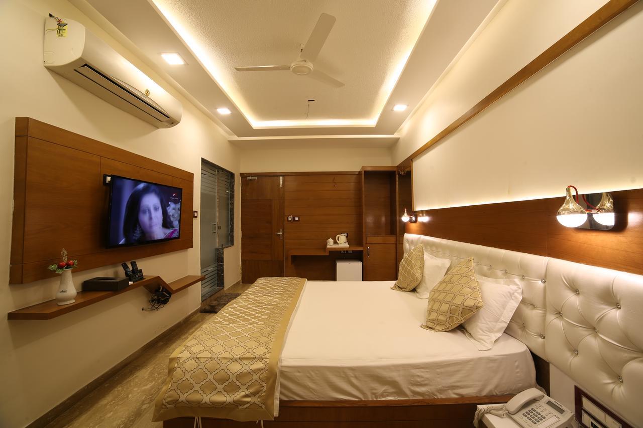 Hotel Sheratone Mount Abu Exterior photo