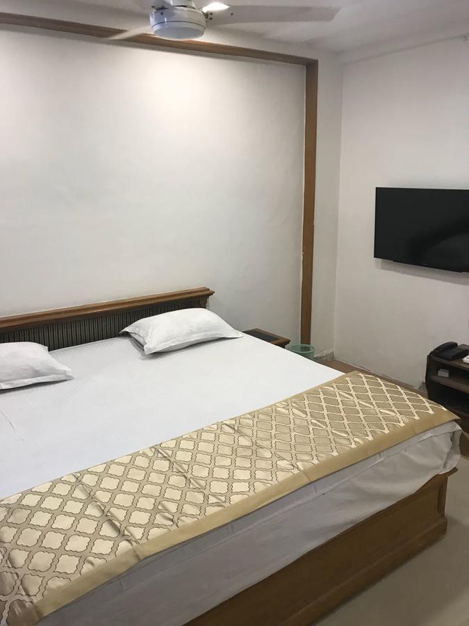 Hotel Sheratone Mount Abu Exterior photo