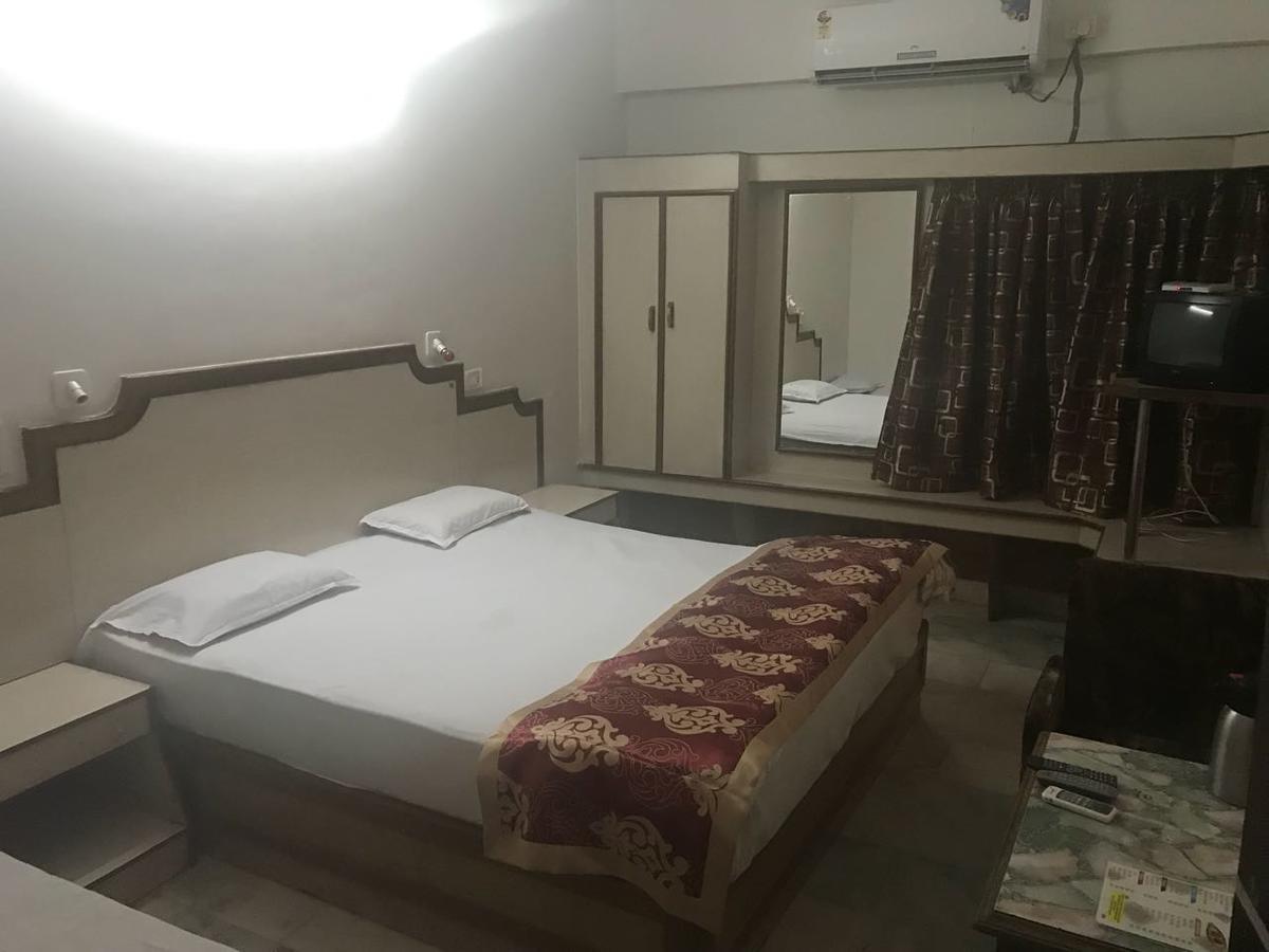 Hotel Sheratone Mount Abu Exterior photo